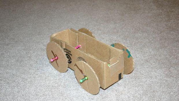 รถหัตถกรรมสำหรับเด็ก: มาสเตอร์คลาสของการสร้างสรรค์จากกระดาษและวัสดุชั่วคราว (80 ภาพ)